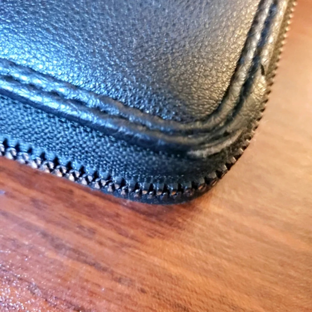 Juicy Couture Wallet Black Gold Hardware Zip Around Muti Compartments - Picture 6 of 7
